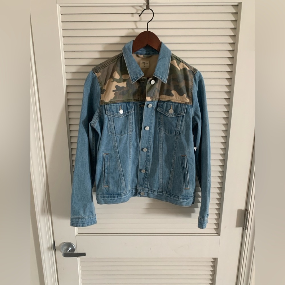 NWT Gap Camo Denim Women Jacket Size Medium Light Wash